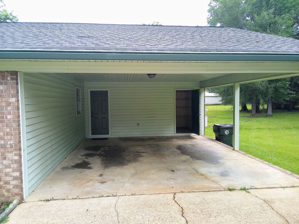 2016 27th St E in Tuscaloosa, AL - Building Photo