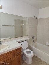 5017 Vista Loma Way in North Las Vegas, NV - Foto de edificio - Building Photo