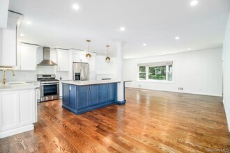 112 Thornbury Rd in Scarsdale, NY - Building Photo - Building Photo