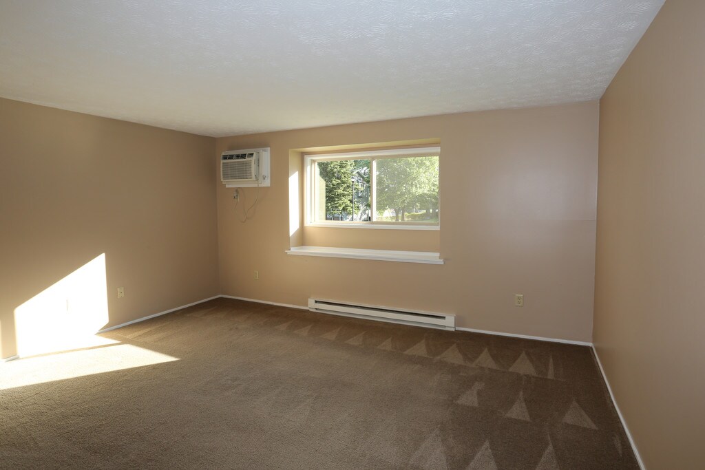 Hilltop View Apartments & Townhomes in Spencerport, NY