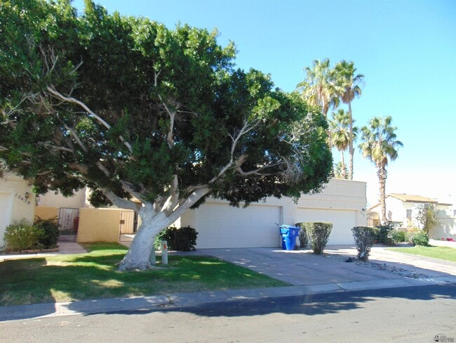 property at 10454 S Del Montes