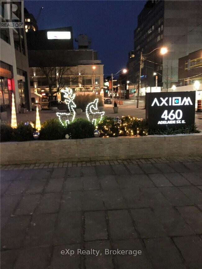 460 Adelaide St E in Toronto, ON - Building Photo - Building Photo