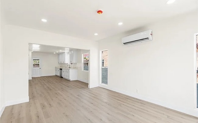 6747 7th Ave in Los Angeles, CA - Building Photo - Building Photo