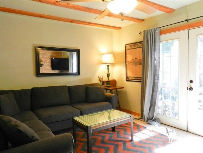 2300 Hancock Dr in Austin, TX - Building Photo - Building Photo