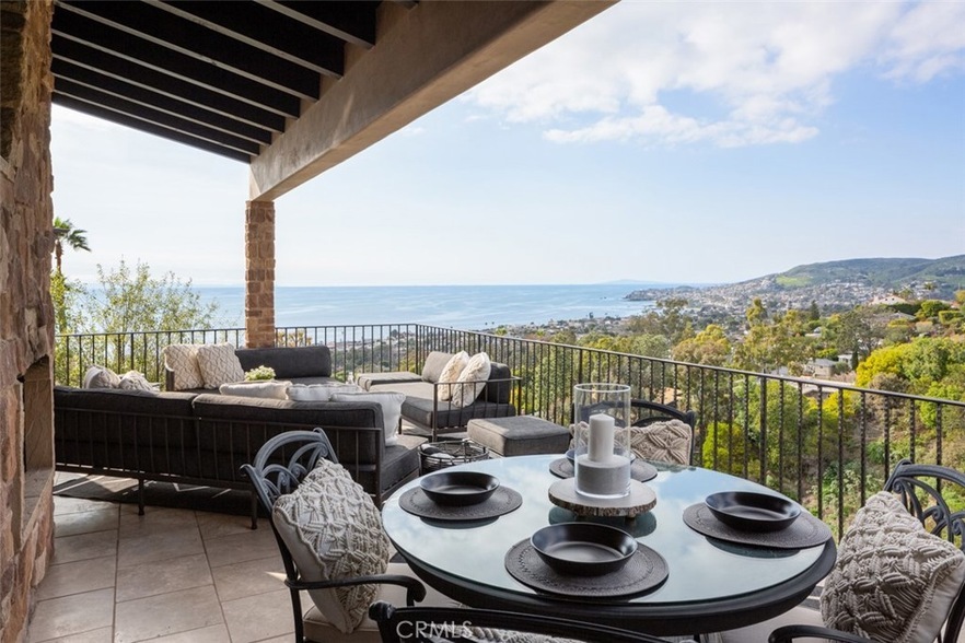 703 Gainsborough Pl in Laguna Beach, CA - Building Photo
