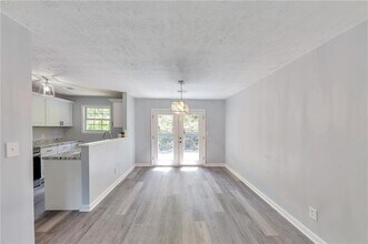 6906 Shangrila Way in Riverdale, GA - Building Photo - Building Photo