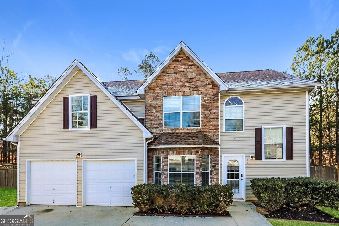 5755 Blacktop Ct in Fairburn, GA - Building Photo