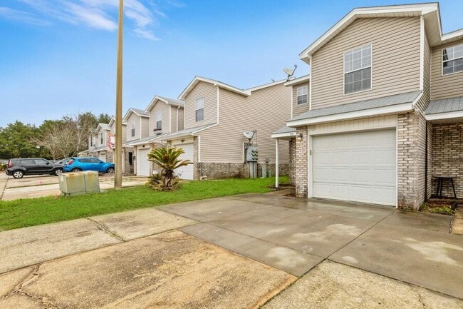 501 Keystone Rd in Mary Esther, FL - Building Photo - Building Photo