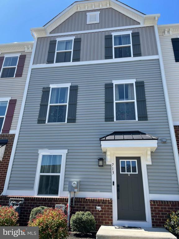 property at 713 Quarry Point Rd