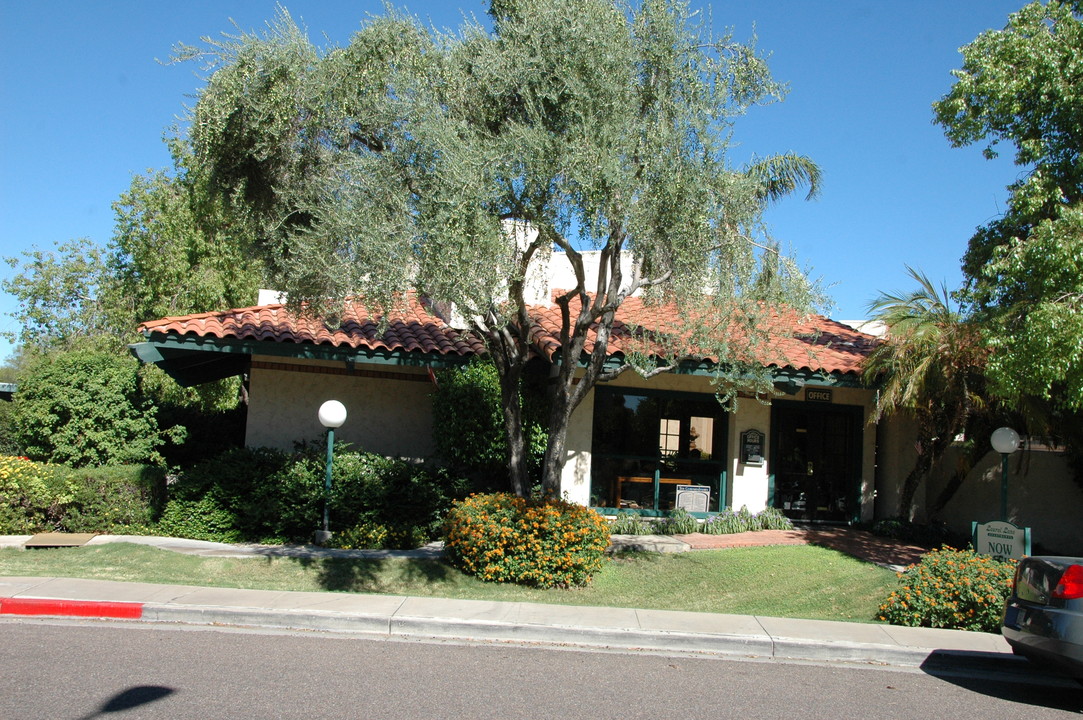 Laurel Lane in Phoenix, AZ - Building Photo