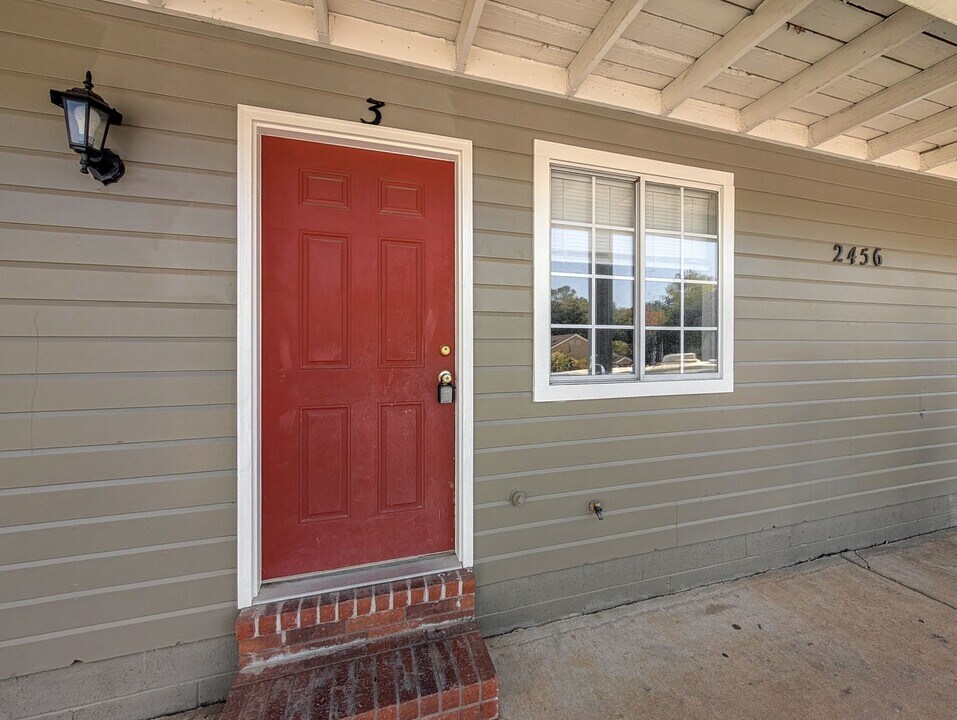 2430 N Brophy Cir in Fayetteville, AR - Building Photo