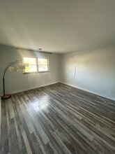 81 Firestone St, Unit Upper unit in Lackawanna, NY - Foto de edificio - Building Photo