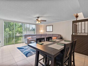 8401 W Sample Rd in Coral Springs, FL - Building Photo - Building Photo
