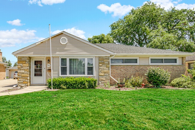 property at 1047 W Villa Dr