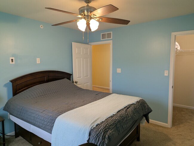 327 Melbourne Ln in Mechanicsburg, PA - Foto de edificio - Building Photo