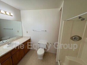 2408 W Packwood Dr in Visalia, CA - Building Photo - Building Photo