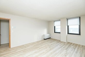 220 Broadway Ave S in Rochester, MN - Building Photo - Building Photo