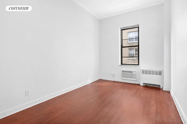 7 W 95th St in New York, NY - Building Photo - Building Photo