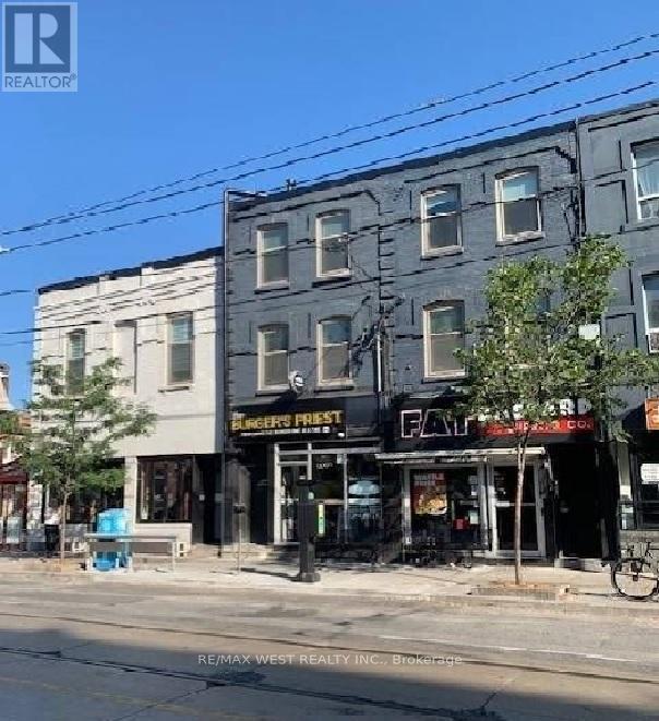 1118 Queen St W in Toronto, ON - Building Photo