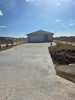 952 Rd 5858 in Cleveland, TX - Building Photo