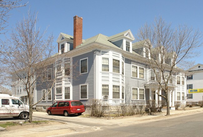 370 Hanover St in Manchester, NH - Foto de edificio - Building Photo