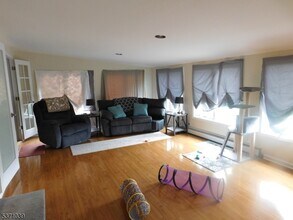 584 Co Rd 614 in Asbury, NJ - Building Photo - Building Photo