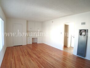 01427AM in Los Angeles, CA - Building Photo - Interior Photo