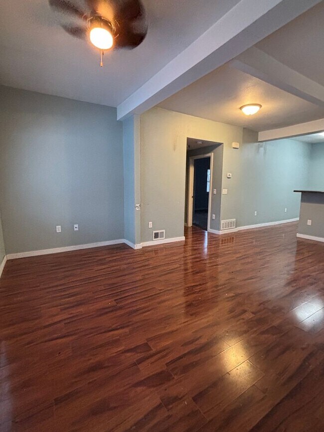 426 4th St NW-Unit -Apt A Main floor in Minot, ND - Building Photo - Building Photo