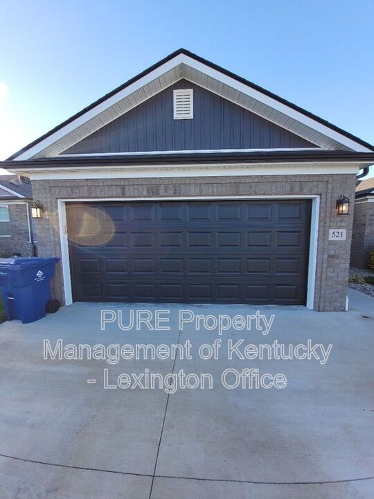 521 Sapphire Dr in Berea, KY - Foto de edificio