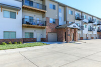 Pioneer Trail Flats in Hastings, NE - Building Photo - Building Photo