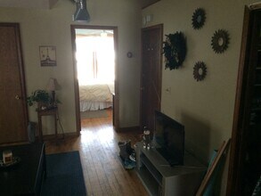 1447 Williamson St, Unit 2 in Madison, WI - Foto de edificio - Building Photo