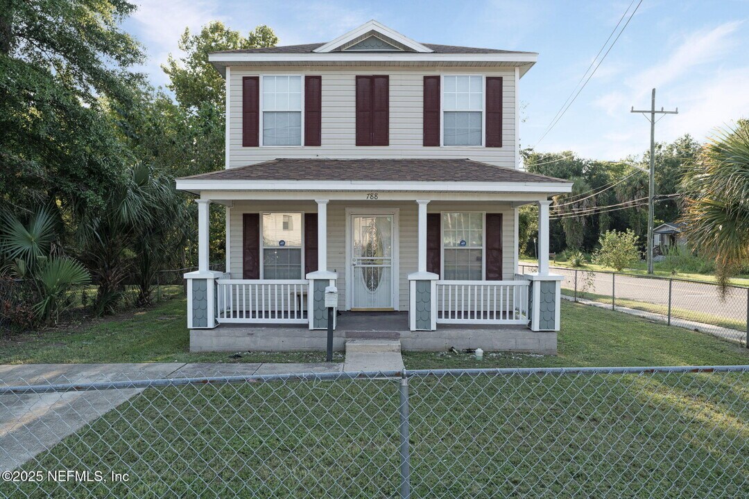 788 Spearing St in Jacksonville, FL - Foto de edificio