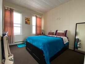 311 Magnolia St, Unit 1R