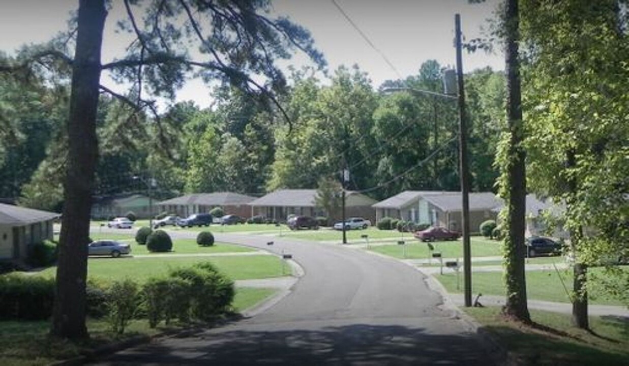 837 Old Trail Rd in Birmingham, AL - Building Photo
