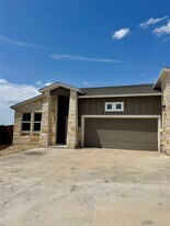105 Everett Ct in Jarrell, TX - Building Photo