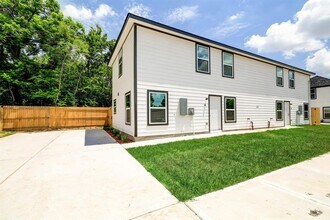 8215 Hanna St in Houston, TX - Foto de edificio - Building Photo