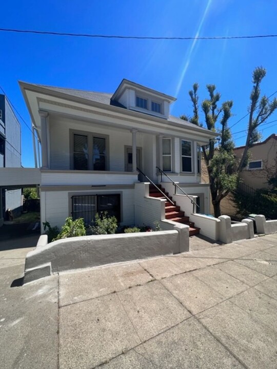 1764 Quesada Ave in San Francisco, CA - Foto de edificio