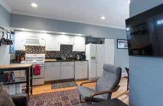 632 Constitution Ave NE, Unit 1 in Washington, DC - Building Photo - Building Photo
