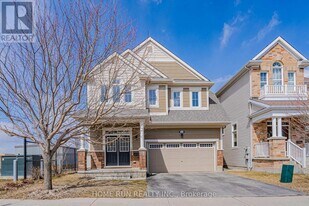 572 Dundonald Dr in Ottawa, ON - Building Photo