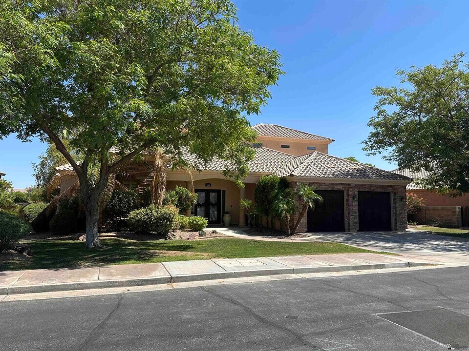 5466 E 39th St in Yuma, AZ - Building Photo