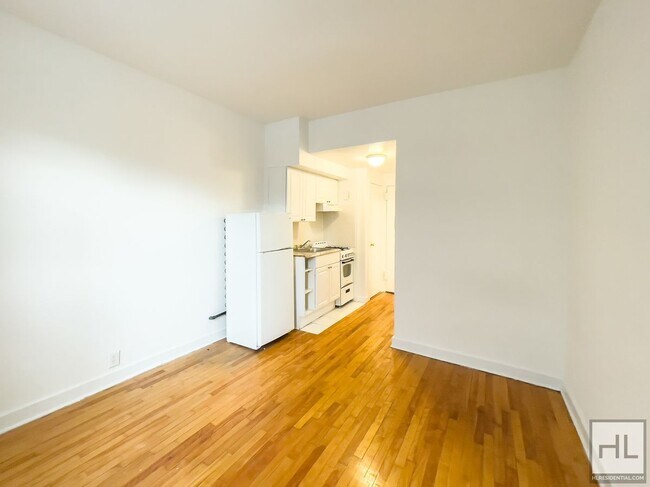 East 61 Street in New York, NY - Building Photo - Building Photo
