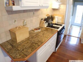 30 Manning St, Unit 2 in Medford, MA - Building Photo - Building Photo