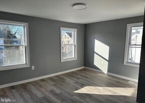 819 W 2nd St in Florence, NJ - Building Photo