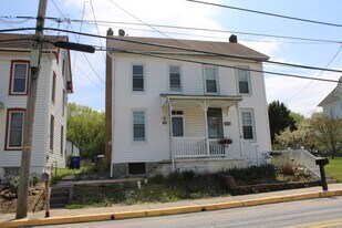 122 Church St in Seven Valleys, PA - Building Photo