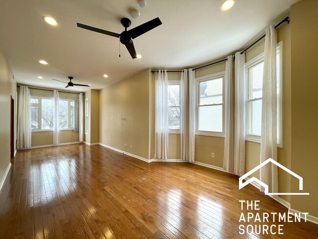 2028 N Hamlin Ave, Unit 2