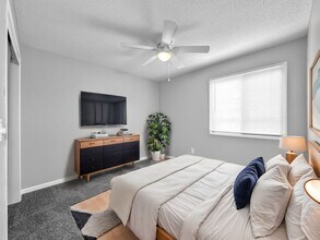 Eastwood on Grand in West Des Moines, IA - Foto de edificio - Building Photo