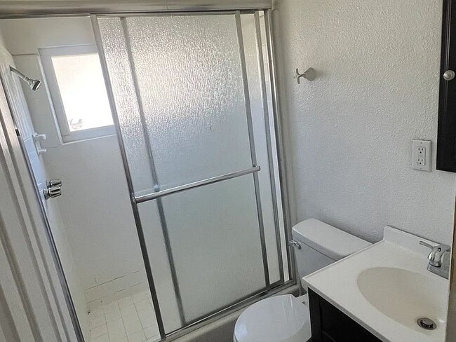 44946 3rd St E in Lancaster, CA - Building Photo - Building Photo