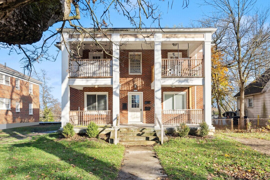 2112 Catalpa Dr, Unit 2 in Dayton, OH - Foto de edificio