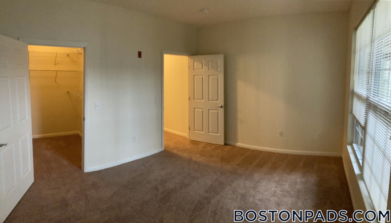 311 Lowell St, Unit 1210 in Andover, MA - Building Photo
