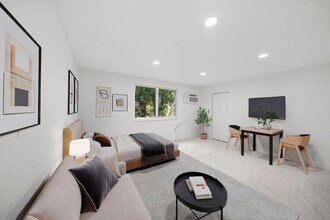 6930 NW 186th St, Unit 217-A in Hialeah, FL - Foto de edificio - Building Photo